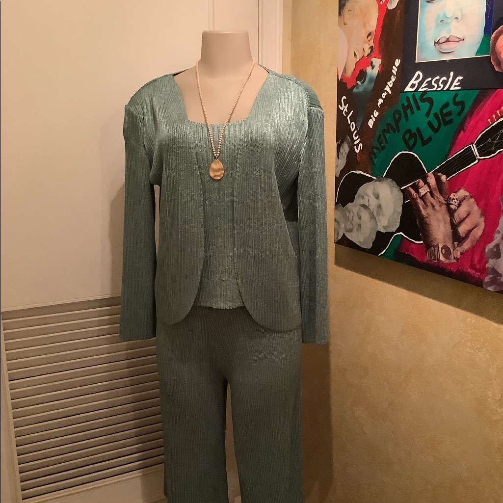 3 Pc Capris Length Pant Set